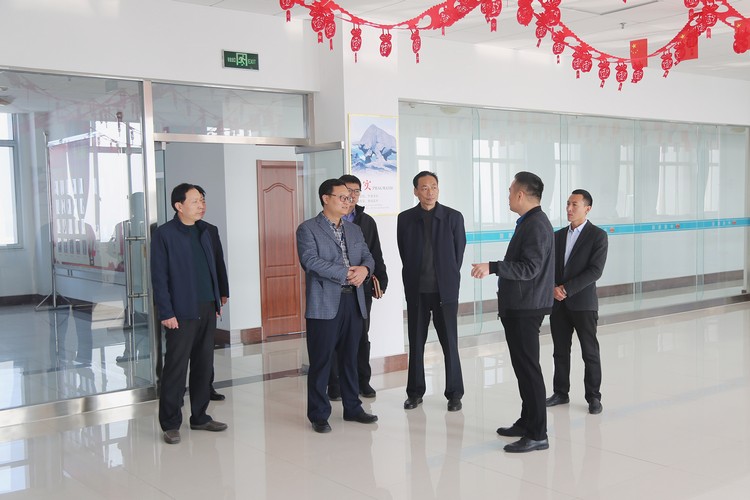 Le responsable de la zone de haute technologie de Jining visite les travaux de recherche et d'orientation du groupe China Coal