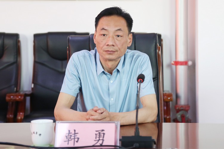 La classe spéciale de l'industrie des équipements haut de gamme du siège social de Jining Manufacturing City Construction a visité China Coal Group pour enquête et recherche