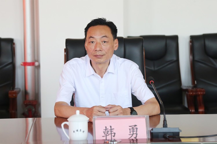 Les dirigeants du bureau d'information du réseau du comité municipal du parti de Jining ont rendu visite à China Coal Group pour une visite et des conseils