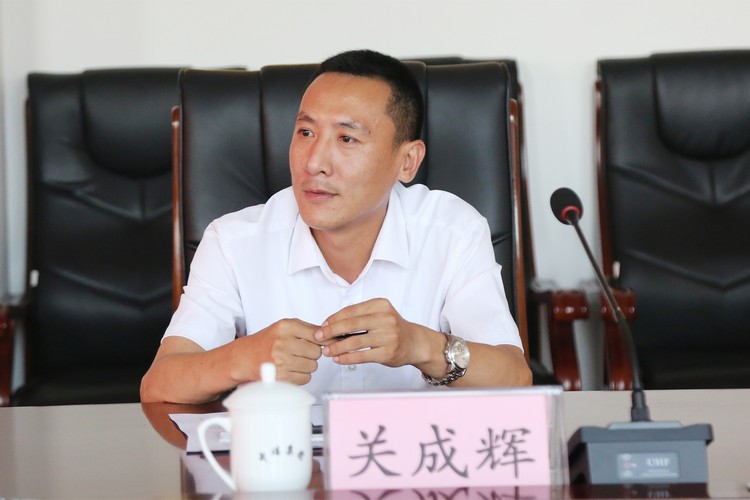 Les dirigeants du bureau d'information du réseau du comité municipal du parti de Jining ont rendu visite à China Coal Group pour une visite et des conseils