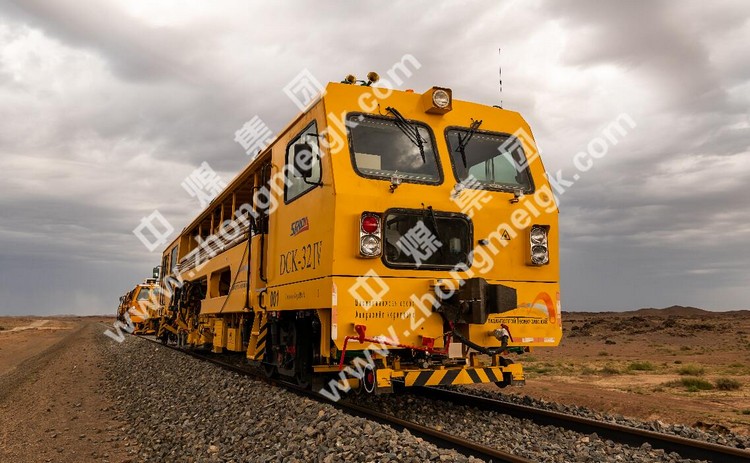 China Coal Group assiste la construction du tronçon ferroviaire de la mine de charbon de Taben Tolgoi en Mongolie, un pays le long de la Ceinture et de la Route, au port de Gashunsuhaitu (Ganqimaodu) 