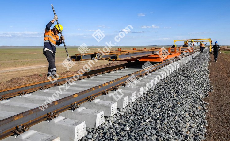 China Coal Group assiste la construction du tronçon ferroviaire de la mine de charbon de Taben Tolgoi en Mongolie, un pays le long de la Ceinture et de la Route, au port de Gashunsuhaitu (Ganqimaodu) à la frontière sino-mongole est sur le point d'être achevé