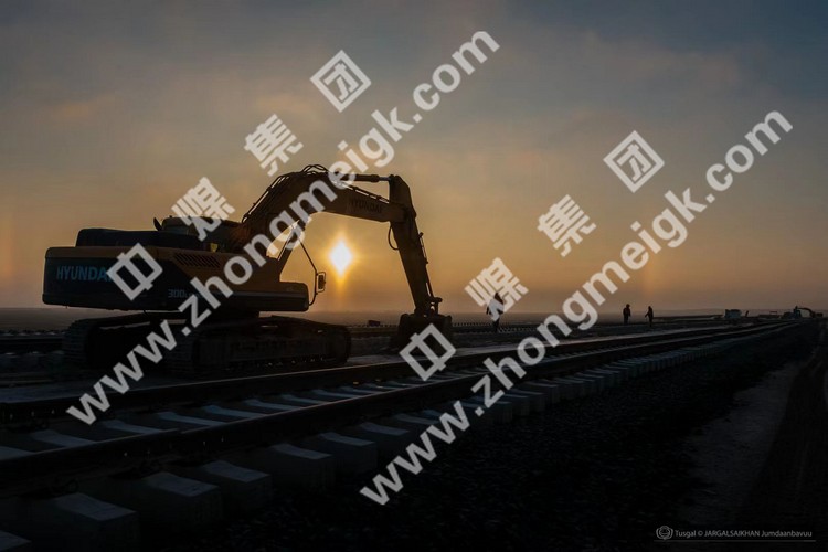 China Coal Group assiste la construction du tronçon ferroviaire de la mine de charbon de Taben Tolgoi en Mongolie, un pays le long de la Ceinture et de la Route, au port de Gashunsuhaitu (Ganqimaodu) à la frontière sino-mongole est sur le point d'être achevé