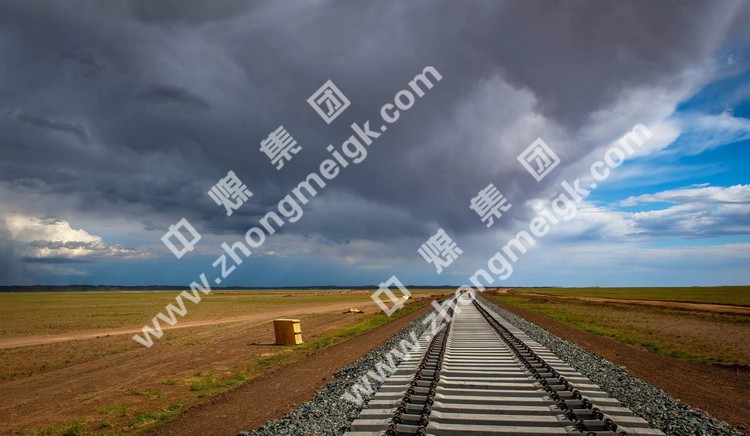 China Coal Group assiste la construction du tronçon ferroviaire de la mine de charbon de Taben Tolgoi en Mongolie, un pays le long de la Ceinture et de la Route, au port de Gashunsuhaitu (Ganqimaodu) à la frontière sino-mongole est sur le point d'être achevé