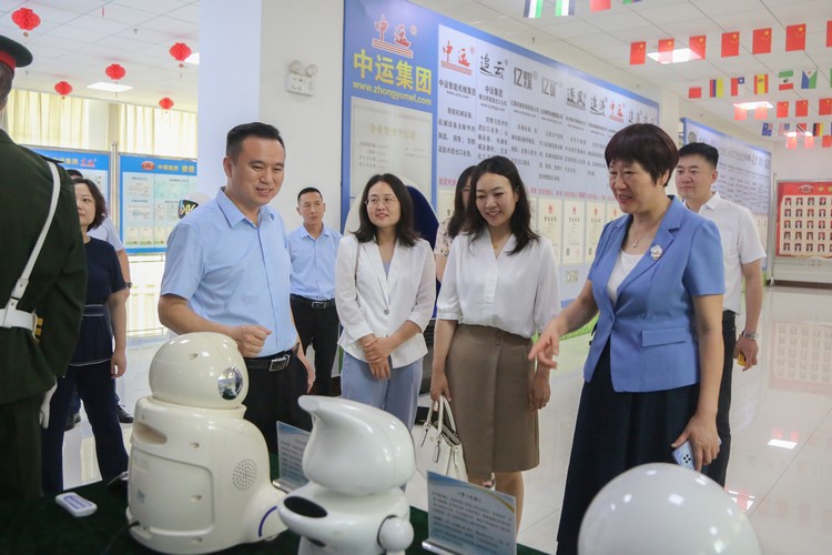 Les dirigeants du Jining Medical University ont rendu visite à China Coal Group pour discuter de la coopération