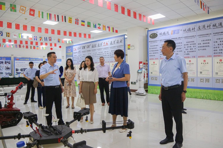 Les dirigeants du Jining Medical University ont rendu visite à China Coal Group pour discuter de la coopération