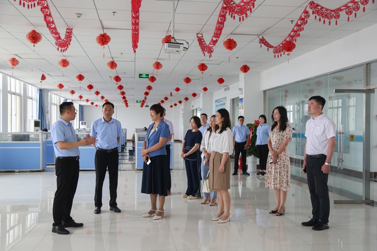 Les dirigeants du Jining Medical University ont rendu visite à China Coal Group pour discuter de la coopération