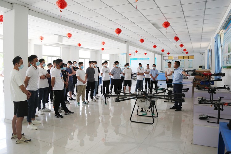 Jining GongXin Business Training School a de nouveau obtenu le certificat d'établissement de formation de pilote de drone civil certifié AOPA