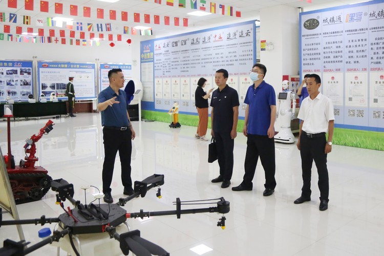 Les dirigeants des douanes de Jining ont rendu visite à China Coal Group pour guider les travaux